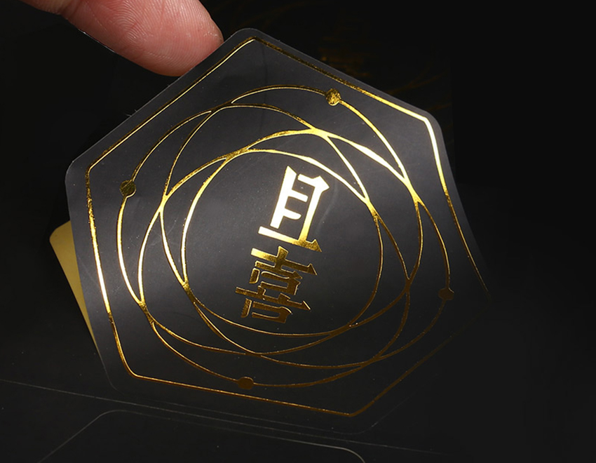 銅版紙黑底覆啞膜燙金不干膠